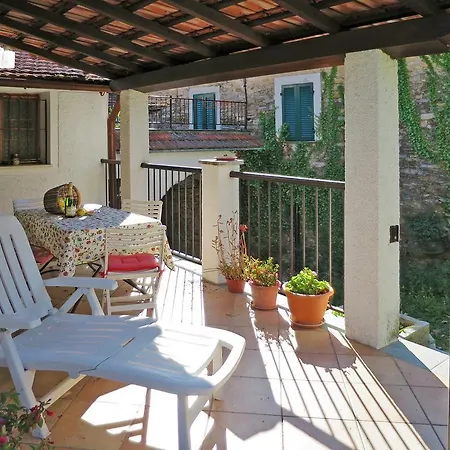 Ferienhaus 190s 펜션 Pantasina